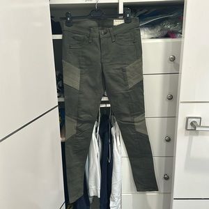 Rag & Bone size 26 army green jeans. Worn once. Great condition